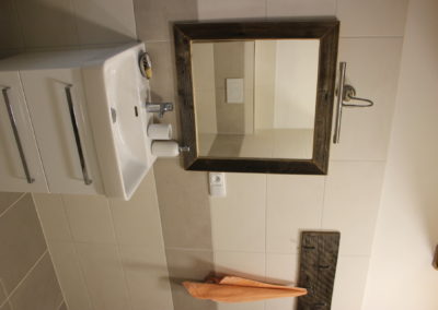 Horní koupelna se záchodem a sprchovým koutem